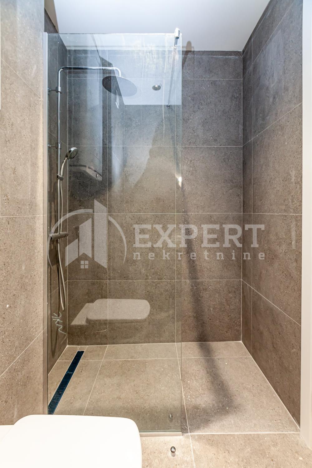 Slika 8 - Stevana Sremca,  Lokal za izdavanje, 97m2, 800€