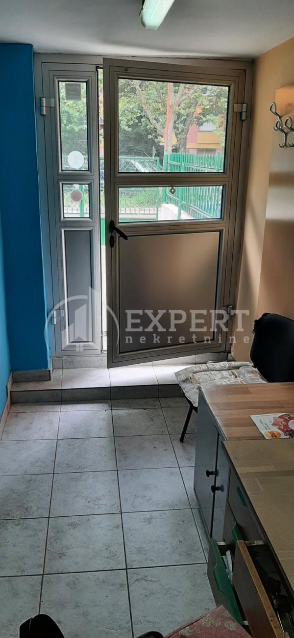 Slika 3 - Radnih brigada,  Lokal za izdavanje, 22m2, 150€