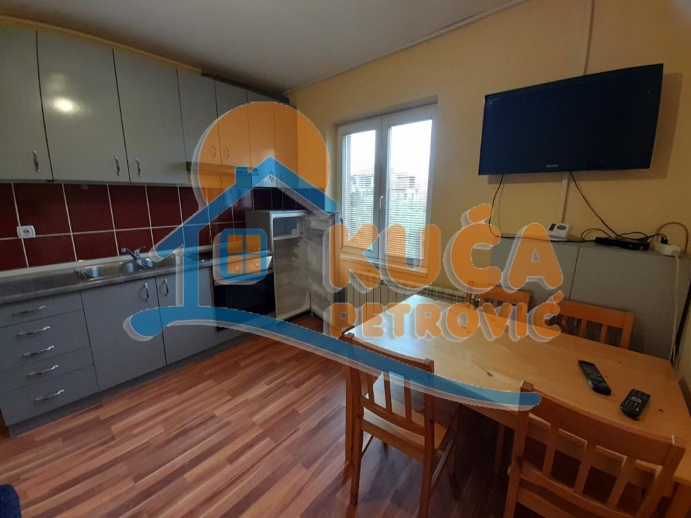 Slika 2 - Bulevar Medijana, Troiposoban stan za izdavanje, 45m2, 350€