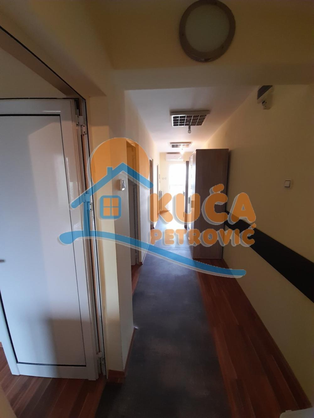 Slika 4 - Bulevar Medijana, Troiposoban stan za izdavanje, 45m2, 350€