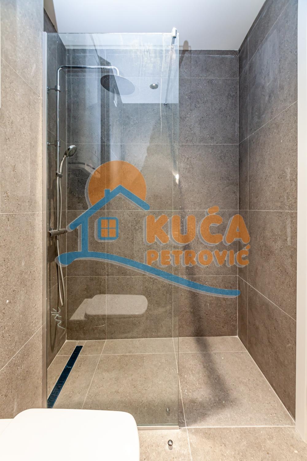 Slika 8 - Stevana Sremca,  Lokal za izdavanje, 97m2, 800€