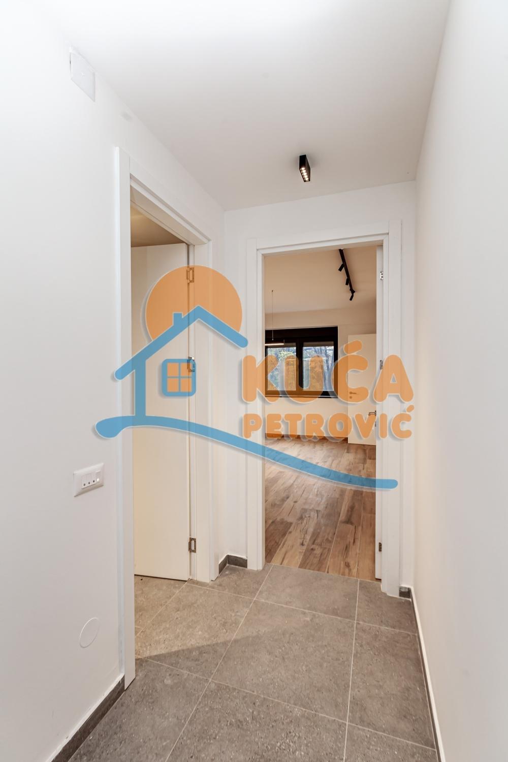 Slika 6 - Stevana Sremca,  Lokal za izdavanje, 97m2, 800€