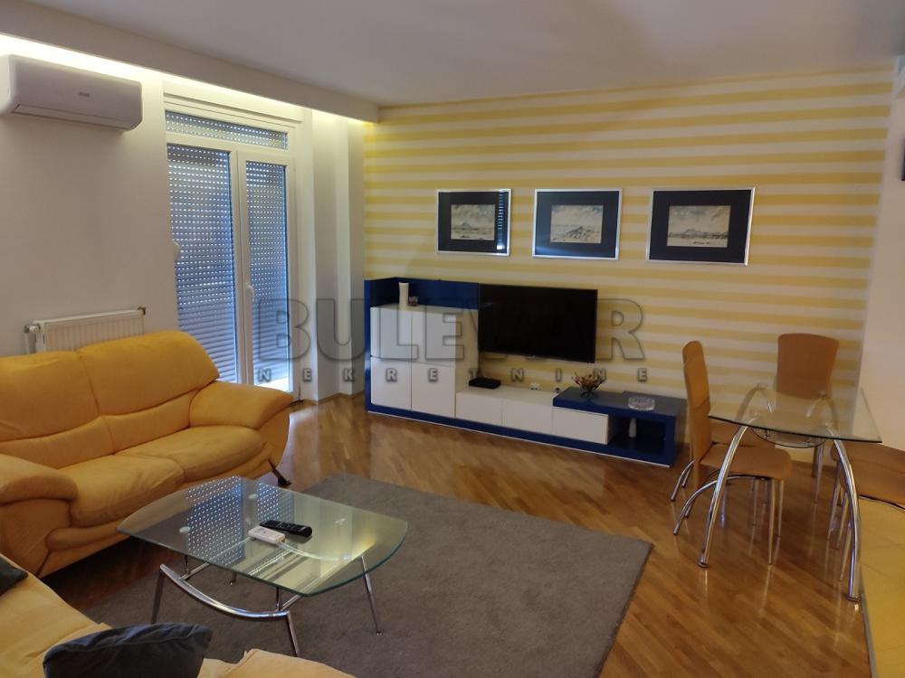 Slika 1 - Sokolska, Dvoiposoban stan za izdavanje, 61m2, 500€