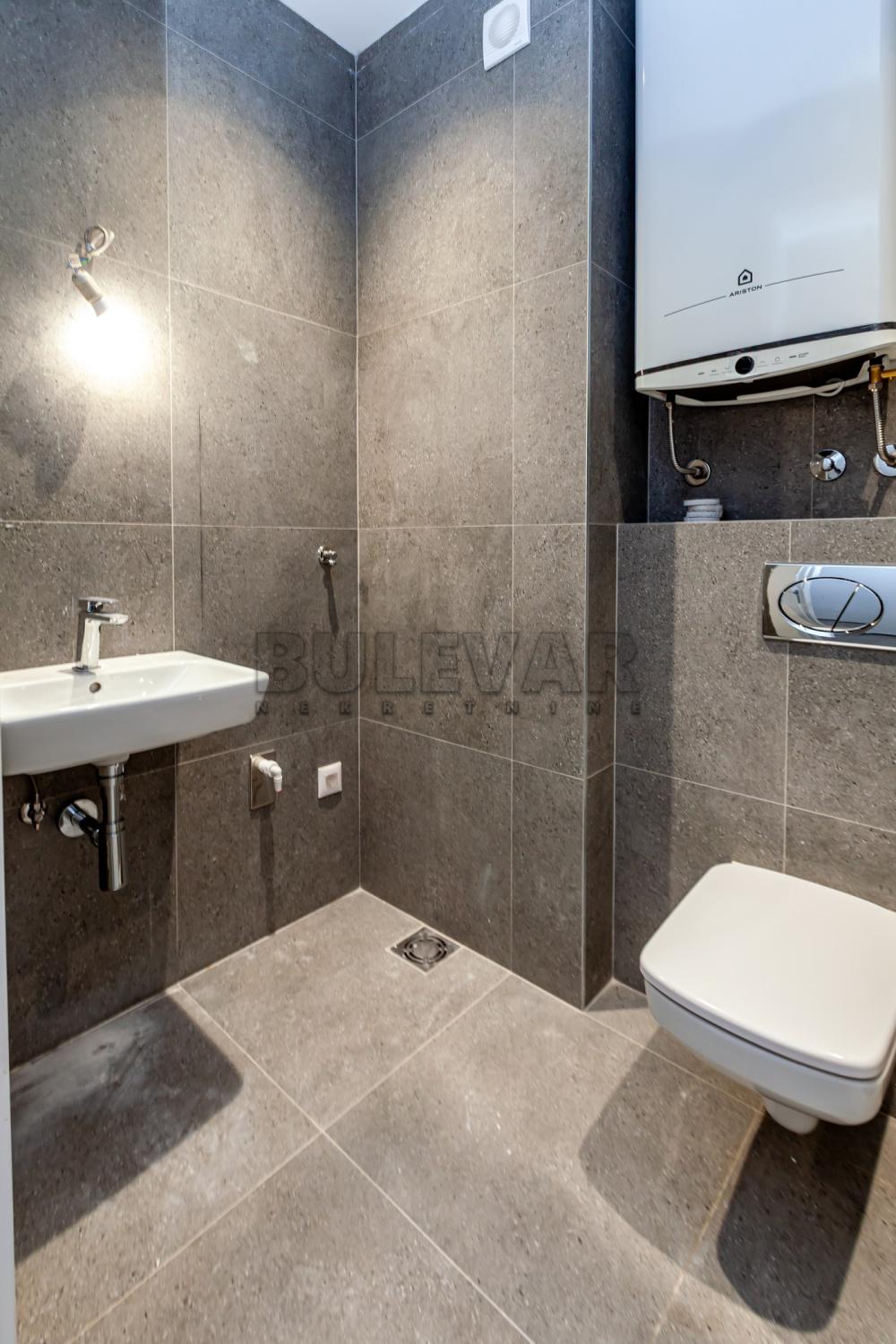 Slika 7 - Stevana Sremca,  Lokal za izdavanje, 97m2, 800€