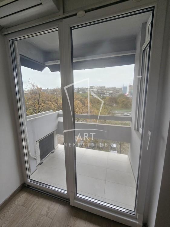 Slika 9 - Bulevar Arsenija Čarnojevića, Dvoiposoban stan za izdavanje, 67m2, 1.000€