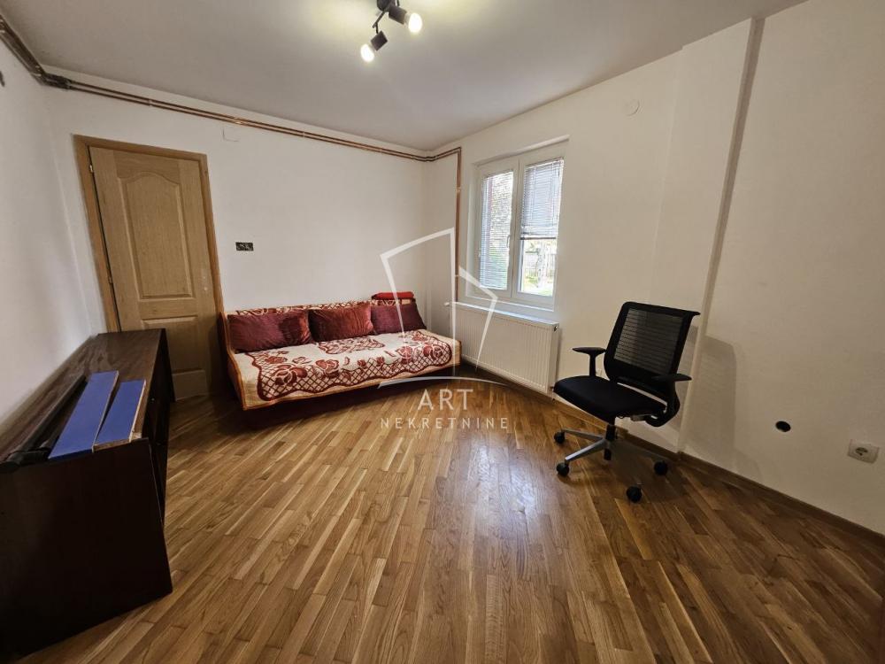 Slika 1 - Kralja Vladislava,  Kuća za izdavanje, 72m2, 600€