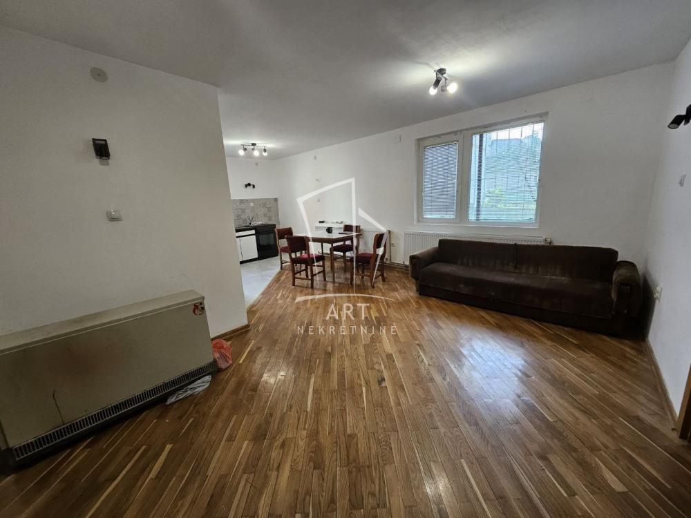 Slika 4 - Kralja Vladislava,  Kuća za izdavanje, 72m2, 600€