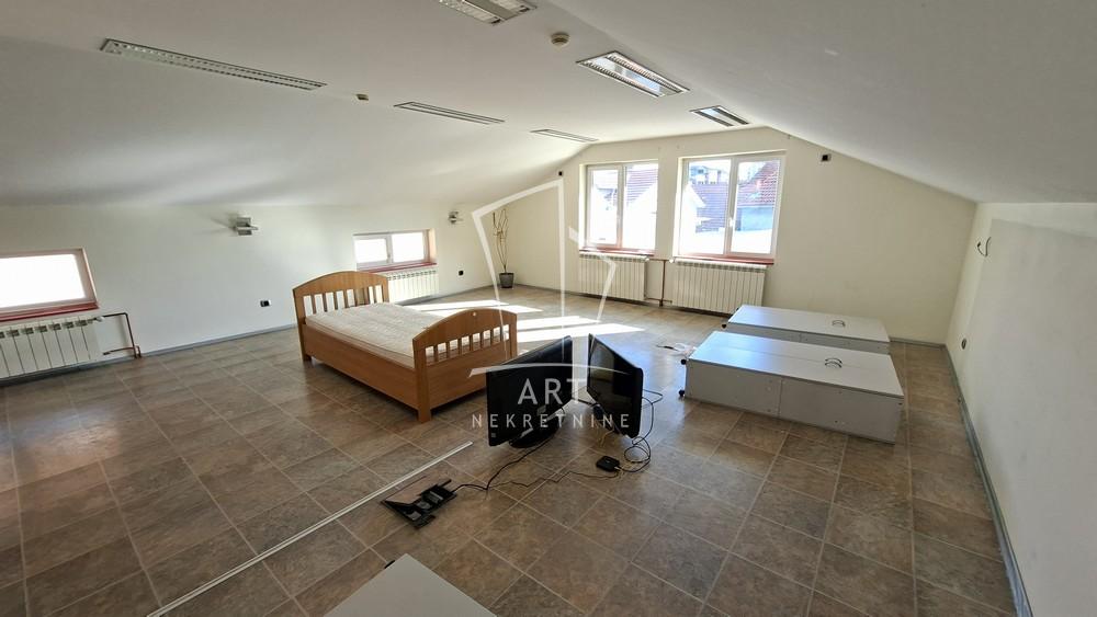 Slika 10 - Ugrinovačka,  Lokal za izdavanje, 408m2, 3.500€