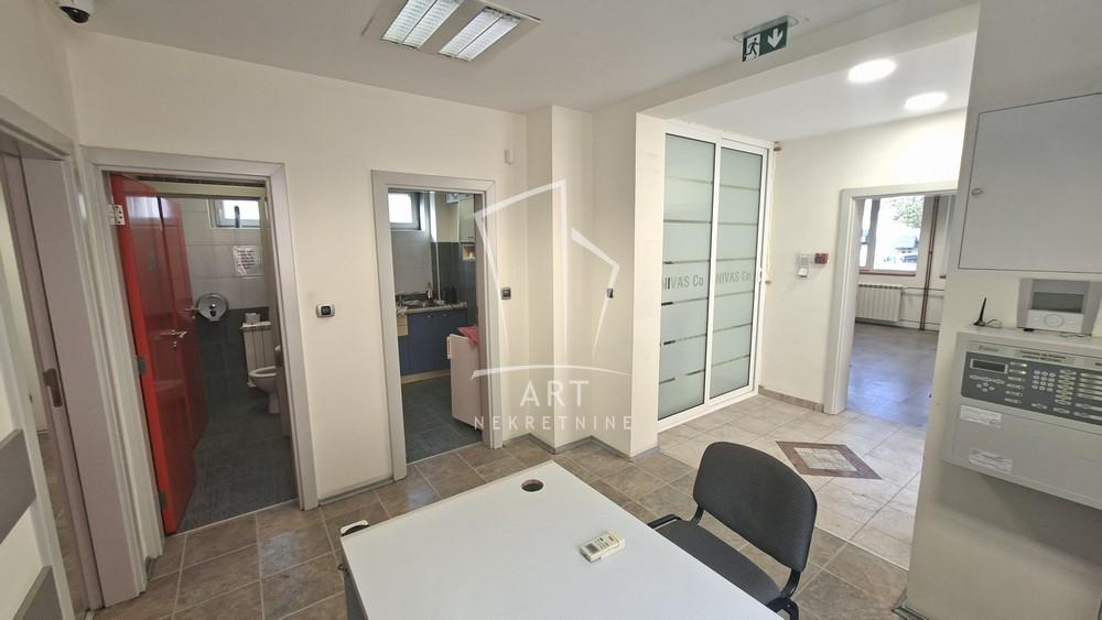 Slika 9 - Ugrinovačka,  Lokal za izdavanje, 408m2, 3.500€