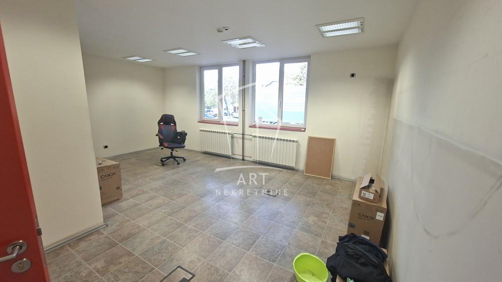 Slika 2 - Ugrinovačka,  Lokal za izdavanje, 408m2, 3.500€