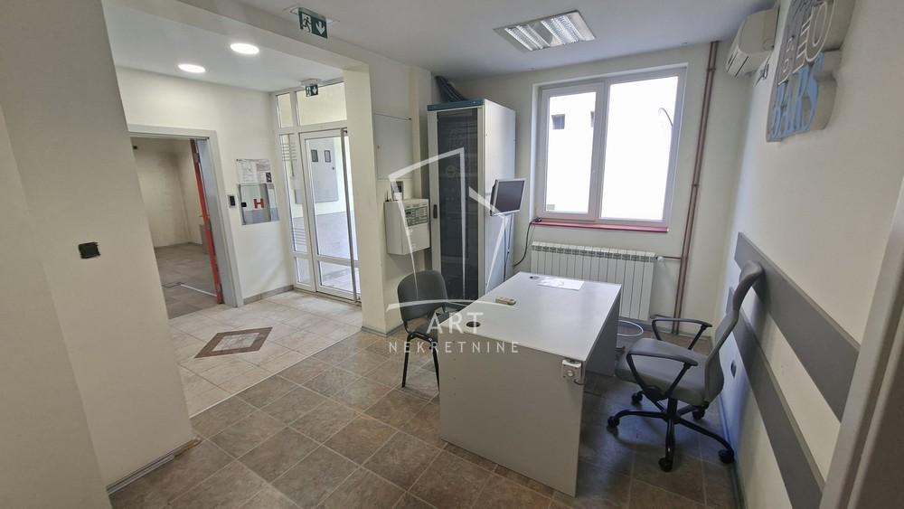 Slika 4 - Ugrinovačka,  Lokal za izdavanje, 408m2, 3.500€