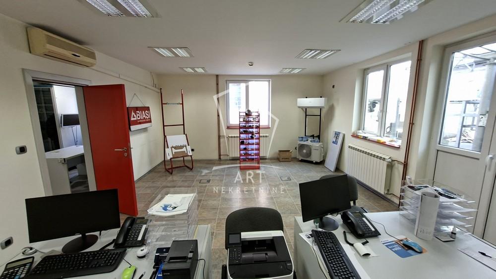 Slika 6 - Ugrinovačka,  Lokal za izdavanje, 408m2, 3.500€