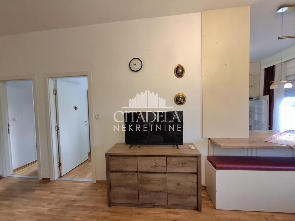 Slika 5 - Petra Konjovića, Četvorosoban stan za izdavanje, 81m2, 600€