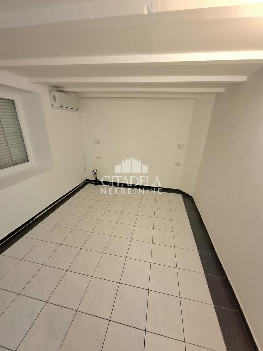 Slika 1 - Kralja Petra, Četvorosoban stan za izdavanje, 80m2, 1.000€