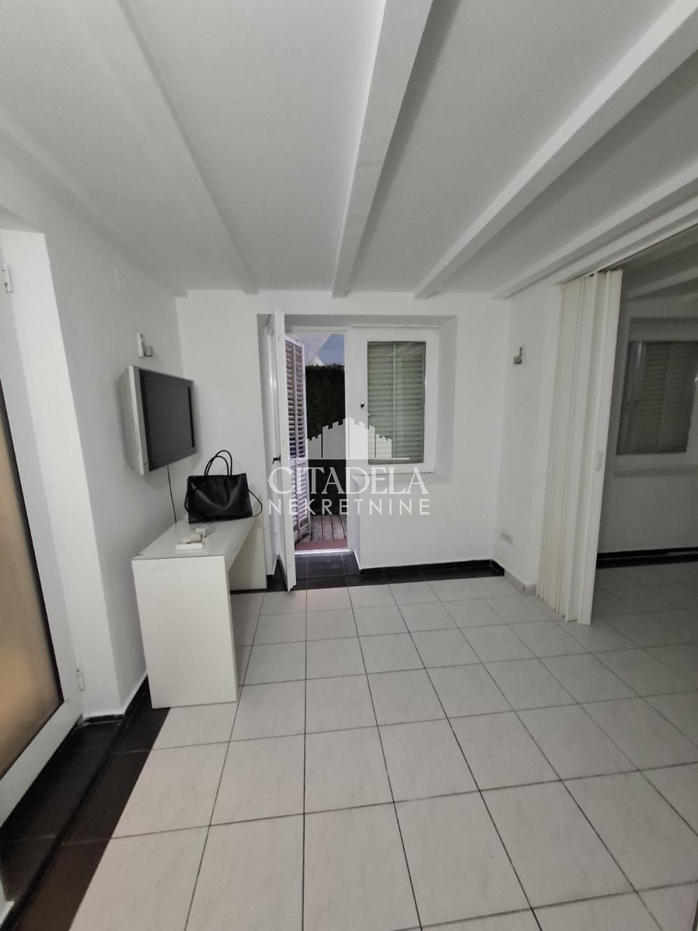 Slika 3 - Kralja Petra, Četvorosoban stan za izdavanje, 80m2, 1.000€