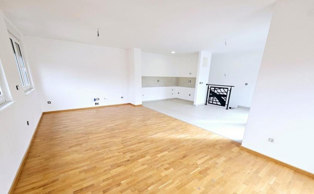 Glavna slika -Četvorosoban stan na prodaju, 124m2, 272.800€