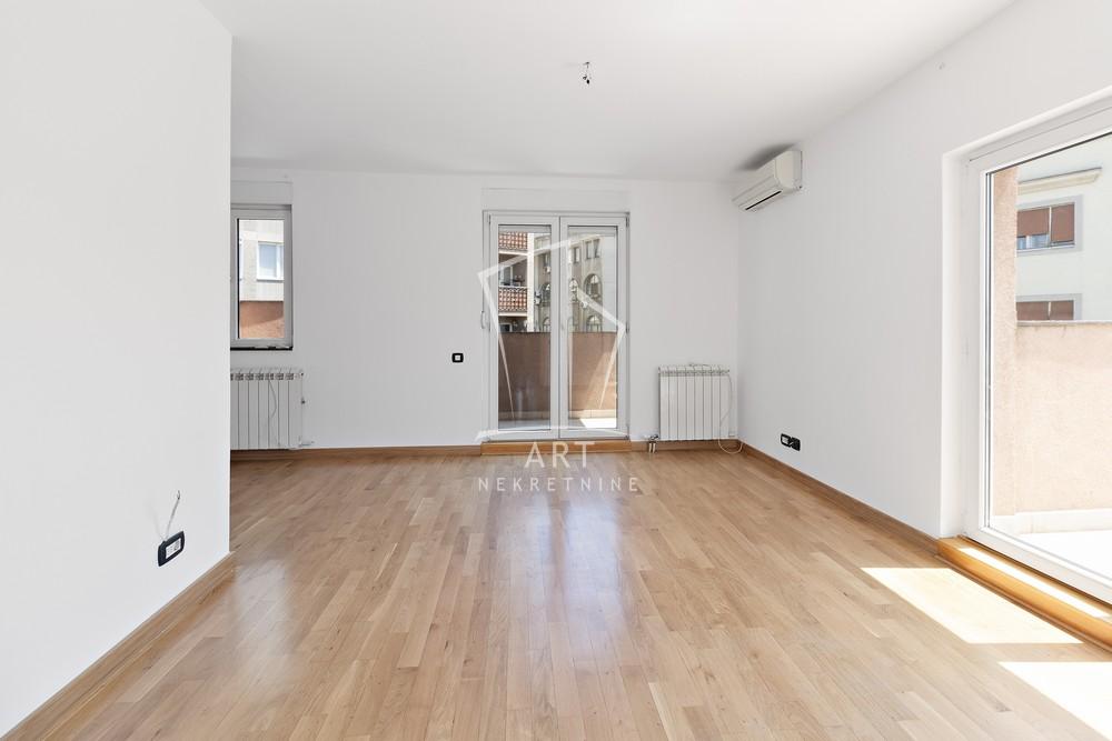 Slika 1 - Lomina, Troiposoban stan za izdavanje, 138m2, 1.000€