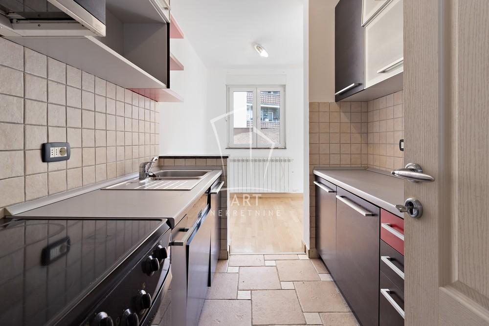 Slika 3 - Lomina, Troiposoban stan za izdavanje, 138m2, 1.000€