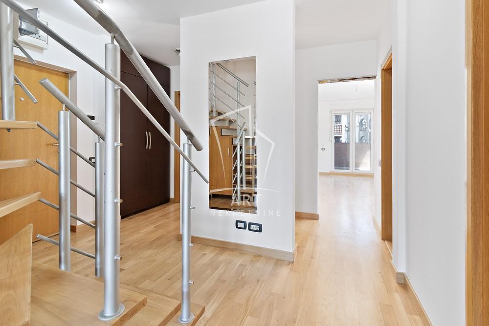 Glavna slika -Lomina, Troiposoban stan za izdavanje, 138m2, 1.000€