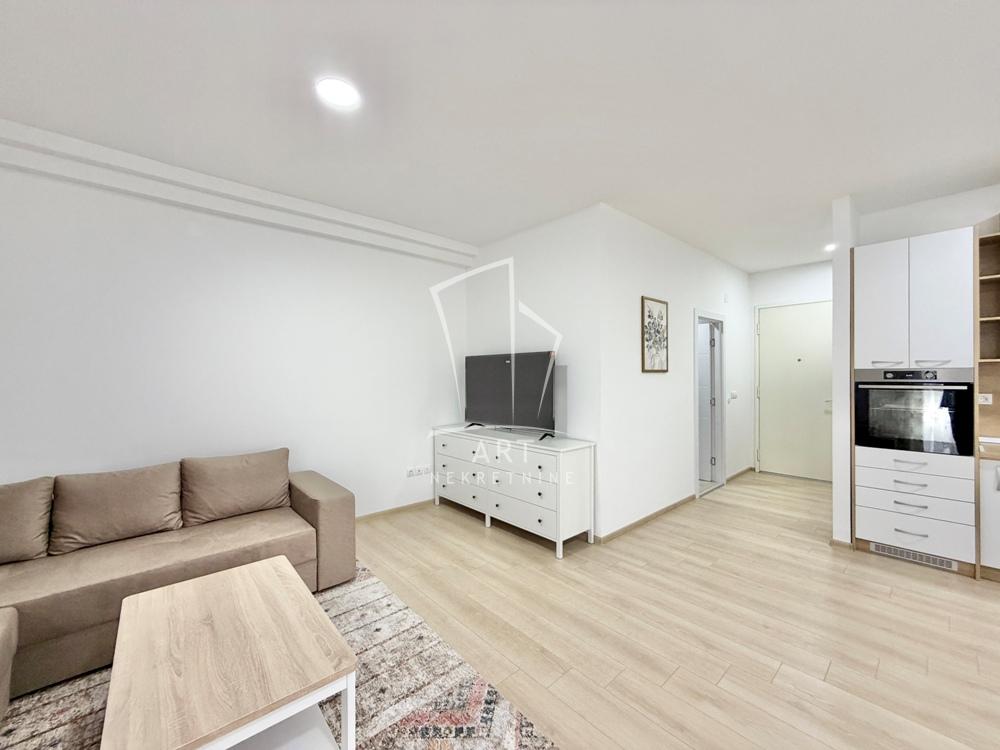 Slika 1 - Slavka Ćuruvije, Dvosoban stan za izdavanje, 94m2, 1.100€