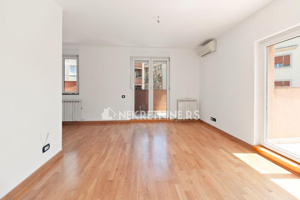 Slika 3 - Lomina, Trosoban stan za izdavanje, 128m2, 1.000€