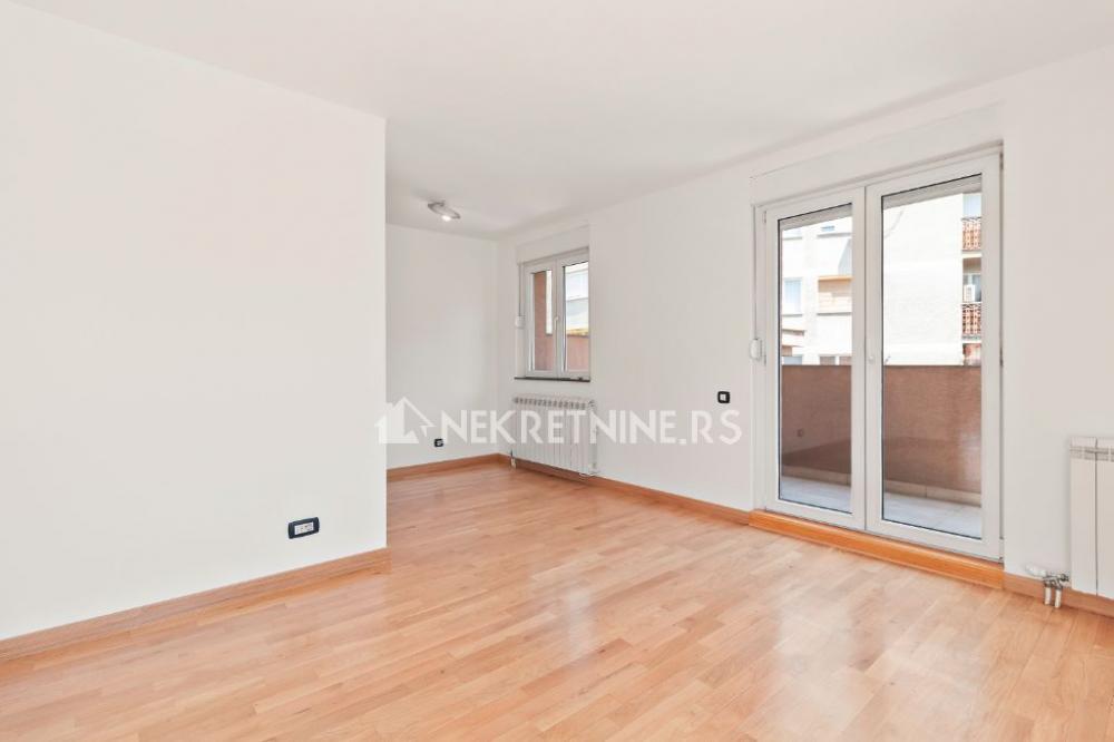 Slika 11 - Lomina, Trosoban stan za izdavanje, 128m2, 1.000€