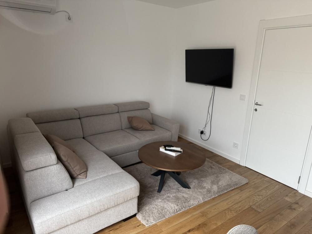 Slika 1 - Milorada Bondžulića, Četvorosoban stan za izdavanje, 75m2, 1.200€