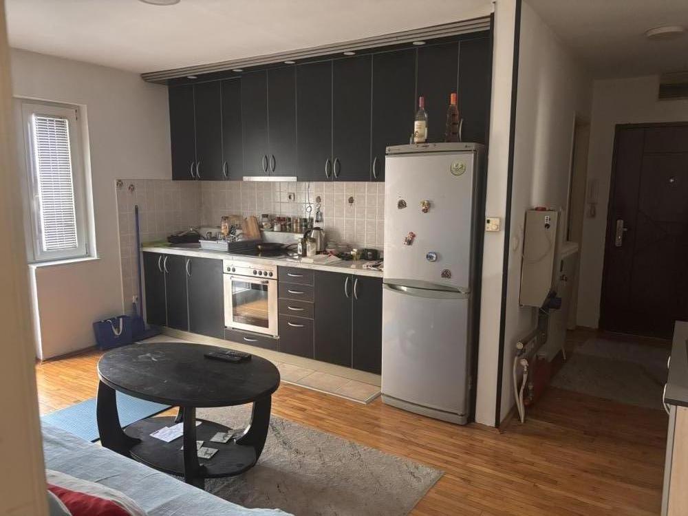 Slika 1 - Dvoiposoban stan za izdavanje, 64m2, 450€