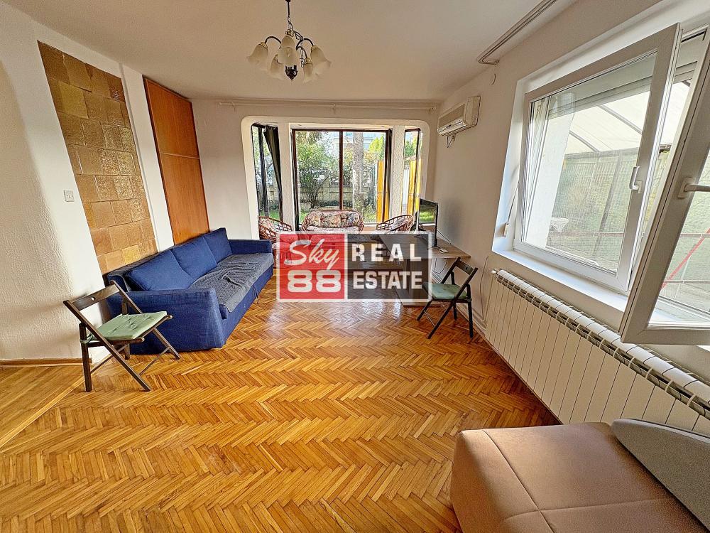 Glavna slika -Trosoban stan za izdavanje, 110m2, 1.000€