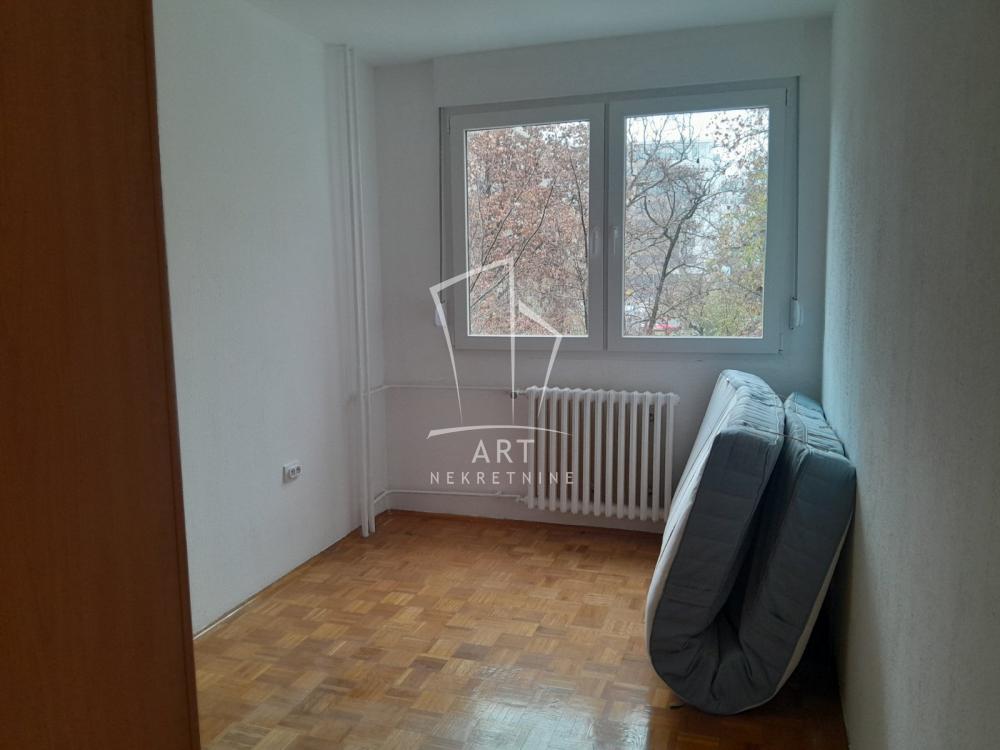 Slika 10 - Bulevar oslobođenja, Trosoban stan za izdavanje, 77m2, 750€