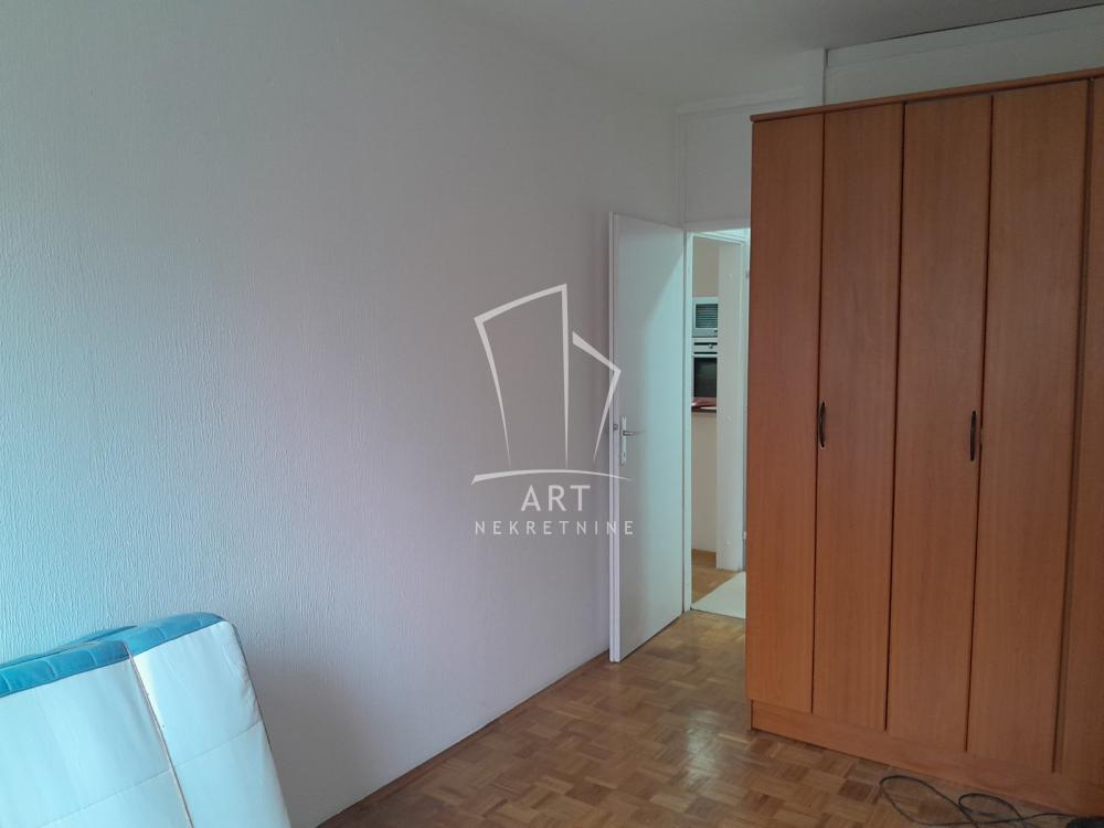 Slika 11 - Bulevar oslobođenja, Trosoban stan za izdavanje, 77m2, 750€