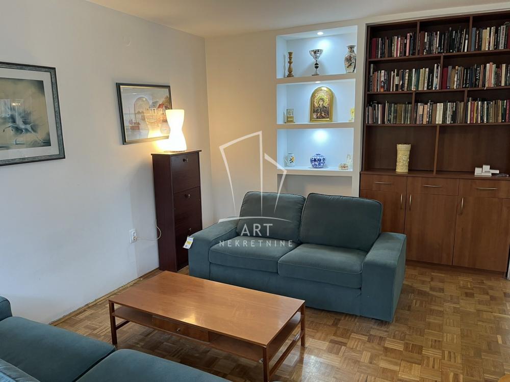 Slika 1 - Bulevar oslobođenja, Trosoban stan za izdavanje, 77m2, 750€