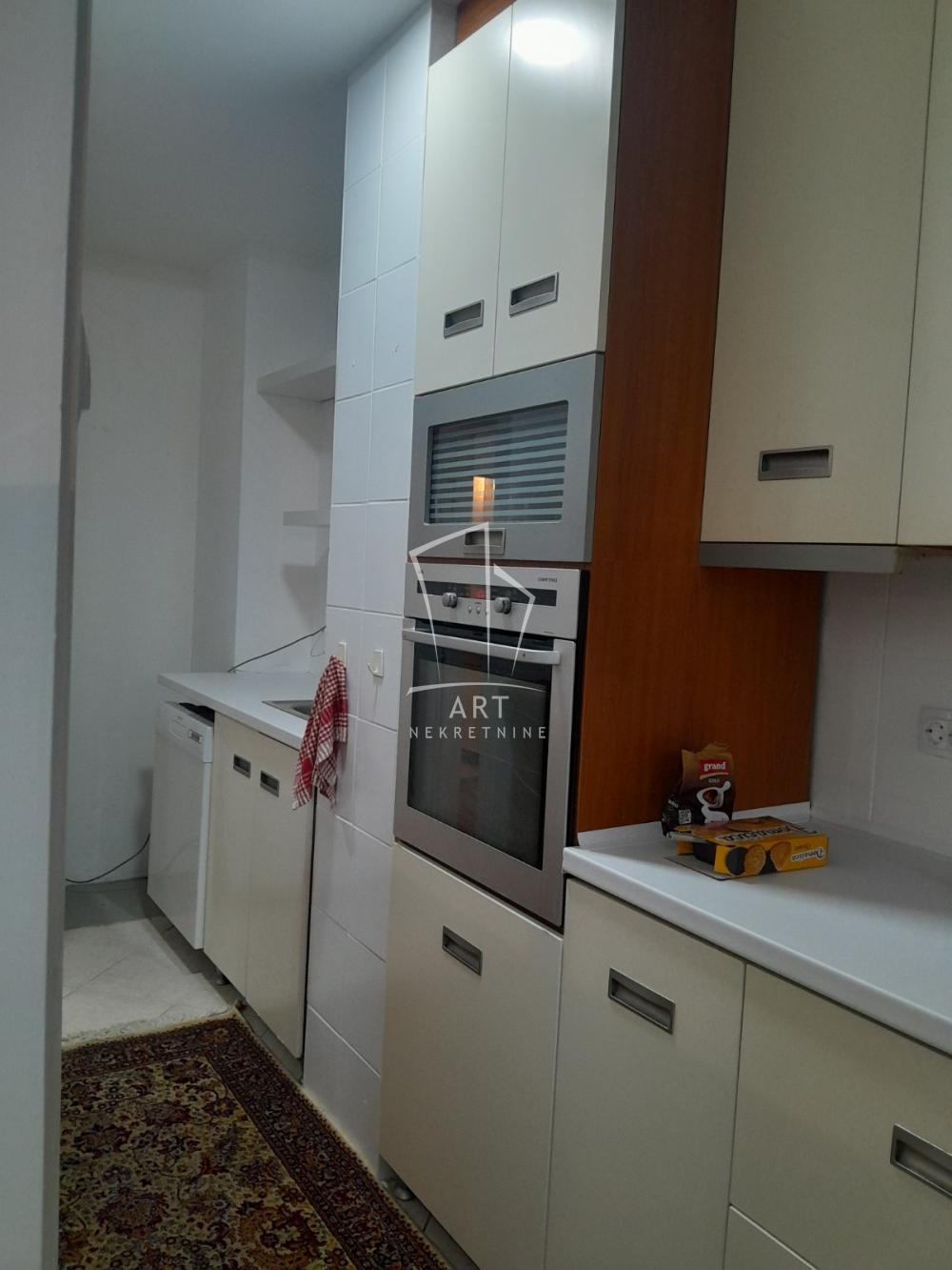 Slika 8 - Bulevar oslobođenja, Trosoban stan za izdavanje, 77m2, 750€