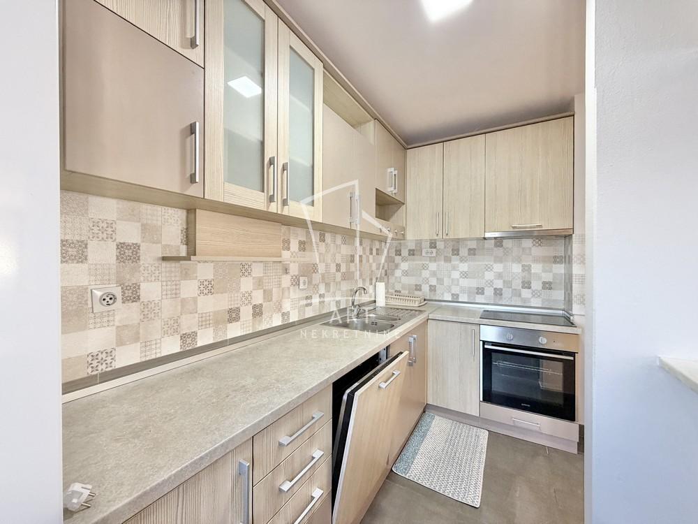 Slika 4 - Rastislava Marića, Petosoban stan za izdavanje, 200m2, 950€