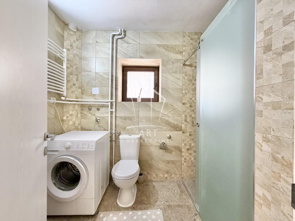 Slika 6 - Rastislava Marića, Petosoban stan za izdavanje, 200m2, 950€