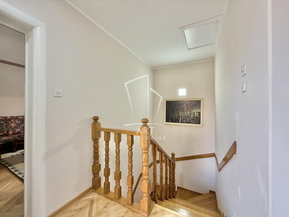 Slika 8 - Rastislava Marića, Petosoban stan za izdavanje, 200m2, 950€