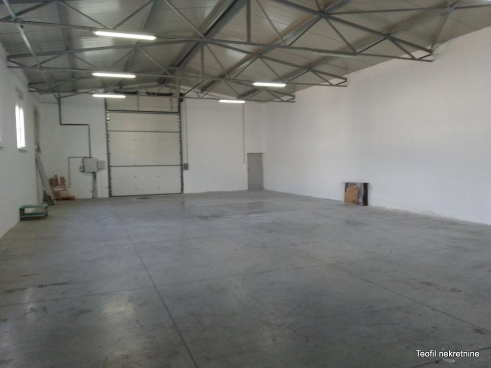 Slika 1 - Batajnički drum,  Lokal za izdavanje, 305m2, 2.200€