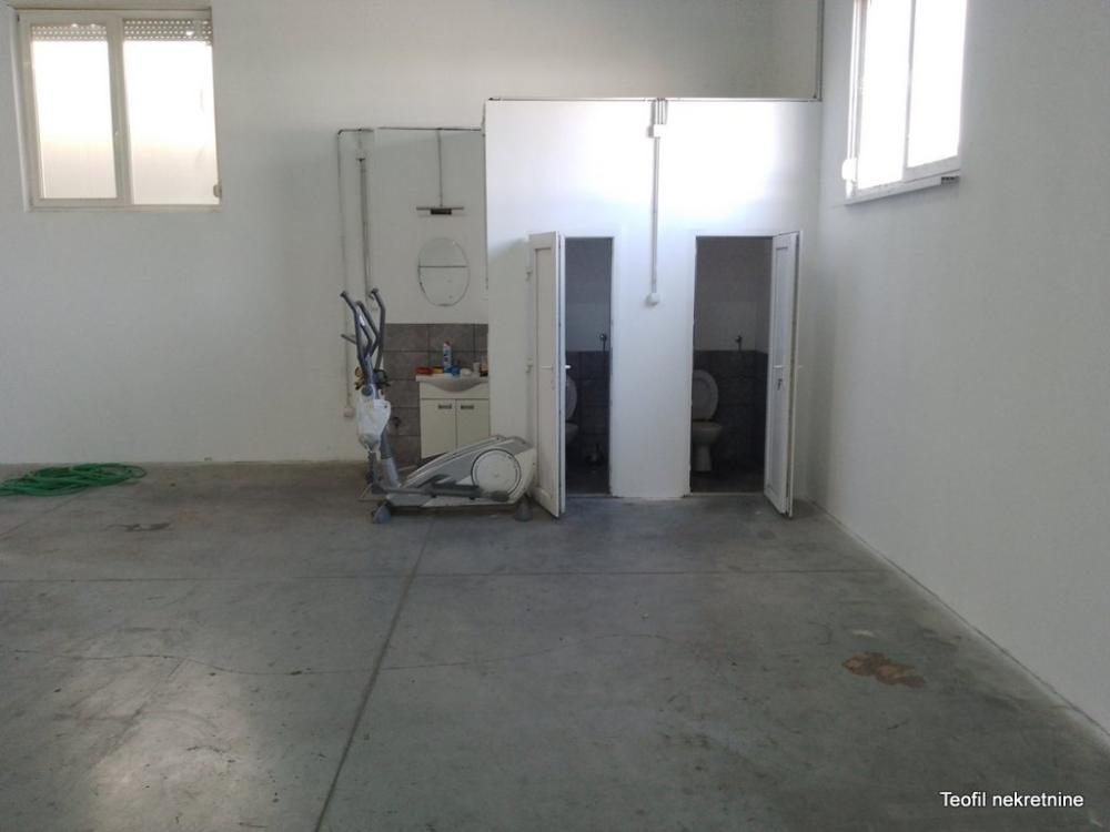 Slika 2 - Batajnički drum,  Lokal za izdavanje, 305m2, 2.200€