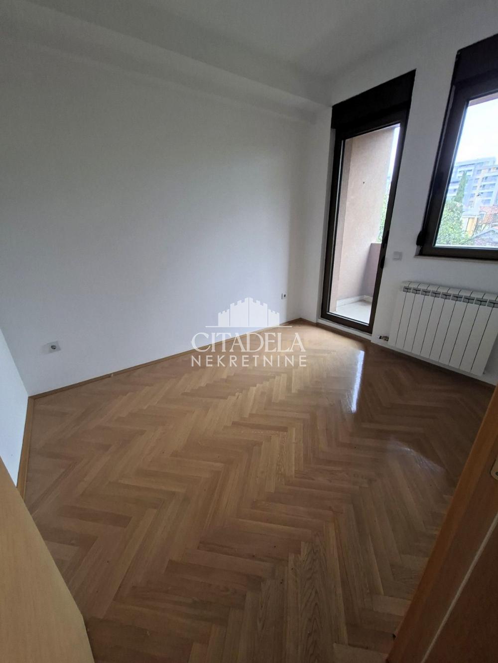 Slika 8 - Bulevar oslobođenja, Petosoban stan na prodaju, 134m2, 385.000€