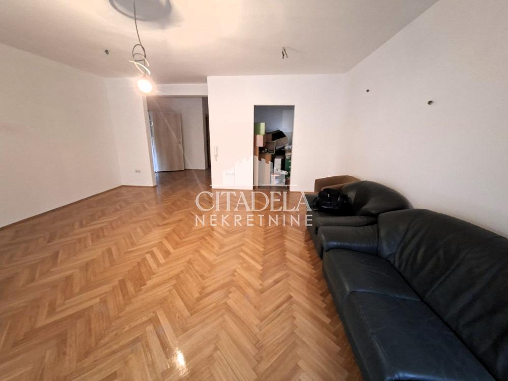 Slika 5 - Bulevar oslobođenja, Petosoban stan na prodaju, 134m2, 385.000€