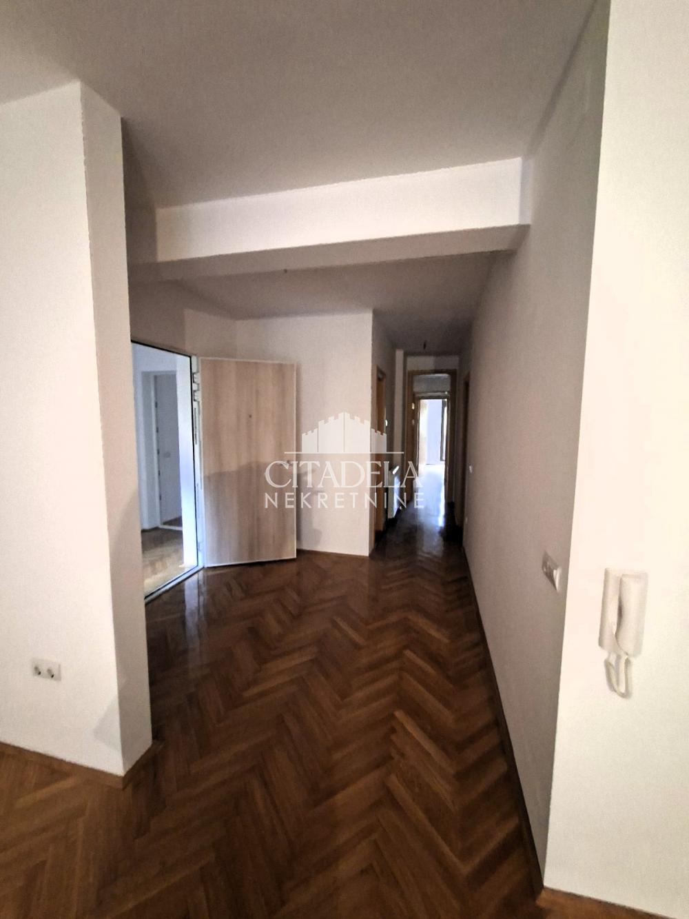 Slika 10 - Bulevar oslobođenja, Petosoban stan na prodaju, 134m2, 385.000€