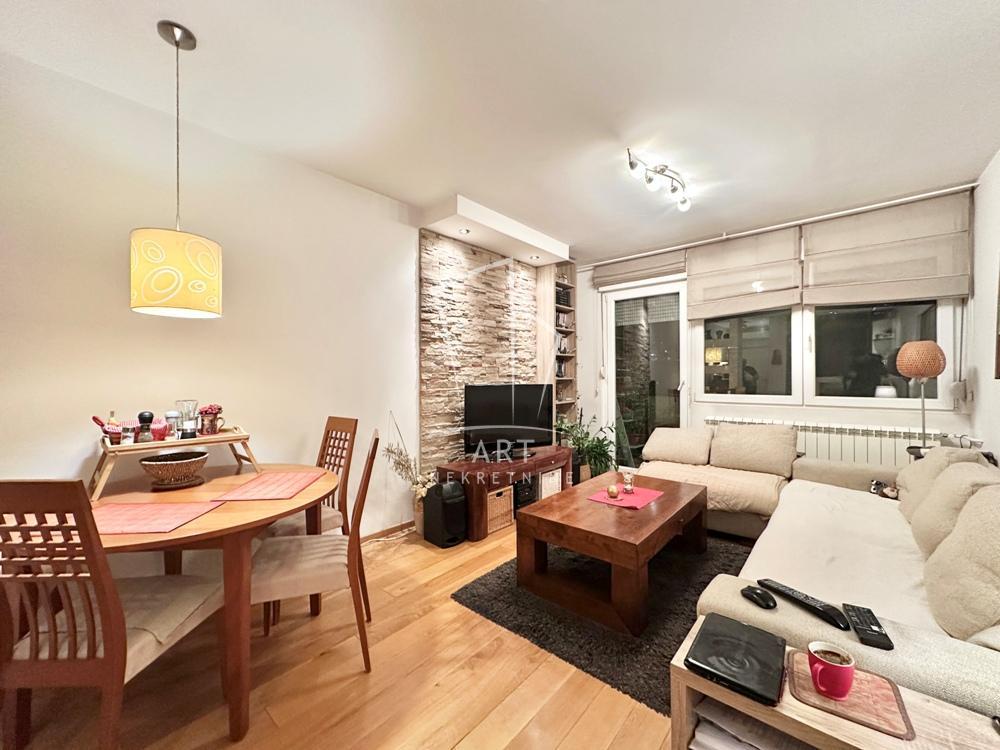 Glavna slika -Klare Cetkin, Trosoban stan na prodaju, 62m2, 299.000€