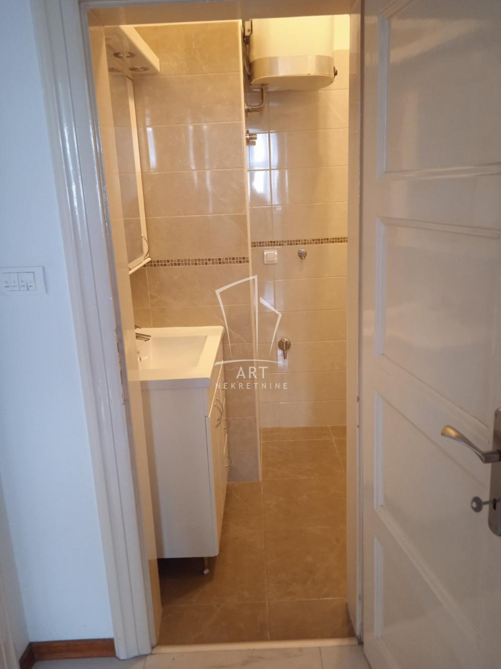 Slika 9 - Bulevar kneza Aleksandra Karađorđevića,  Lokal za izdavanje, 44m2, 700€