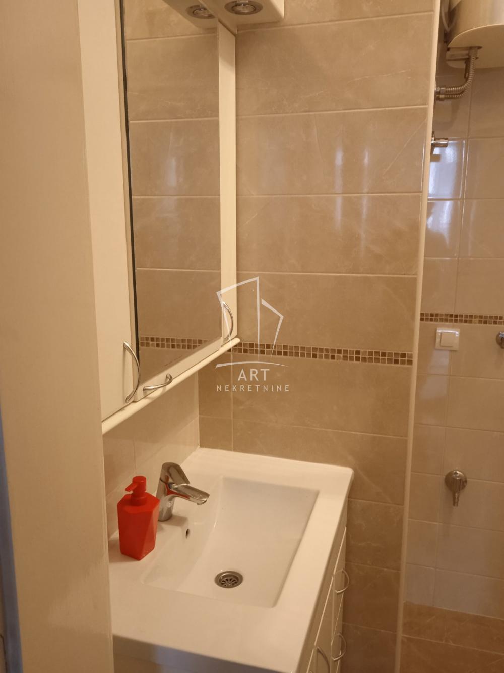 Slika 10 - Bulevar kneza Aleksandra Karađorđevića,  Lokal za izdavanje, 44m2, 700€