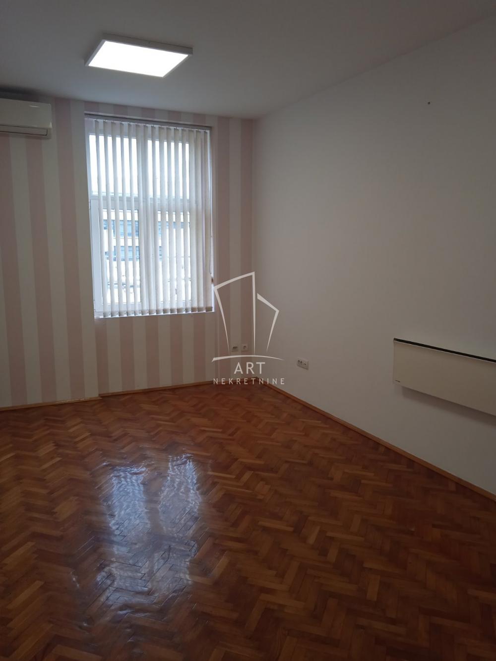 Slika 3 - Bulevar kneza Aleksandra Karađorđevića,  Lokal za izdavanje, 44m2, 700€