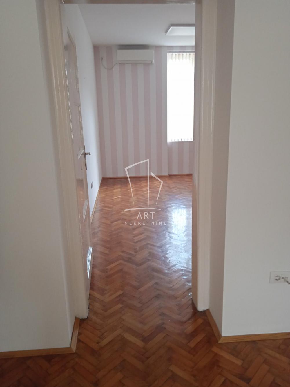 Slika 4 - Bulevar kneza Aleksandra Karađorđevića,  Lokal za izdavanje, 44m2, 700€