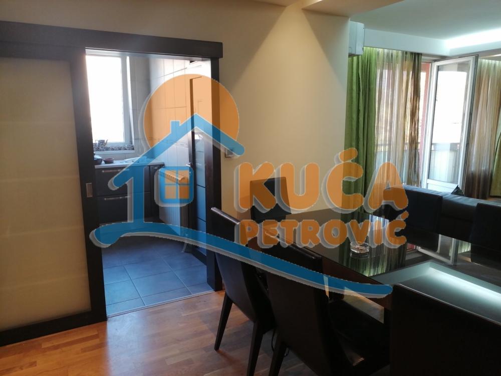 Slika 1 - Milana Rakića, Četvorosoban stan za izdavanje, 150m2, 900€