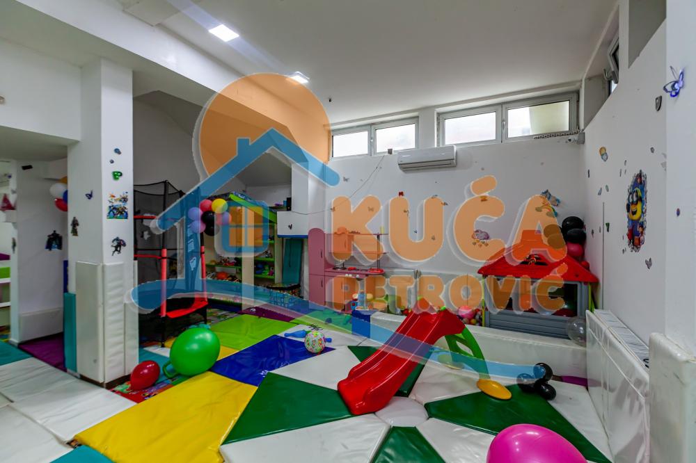 Slika 3 - Vojvode Vuka,  Lokal na prodaju, 140m2, 260.000€