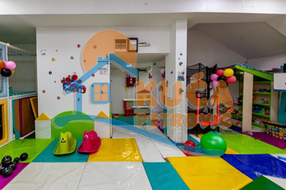 Slika 4 - Vojvode Vuka,  Lokal na prodaju, 140m2, 260.000€