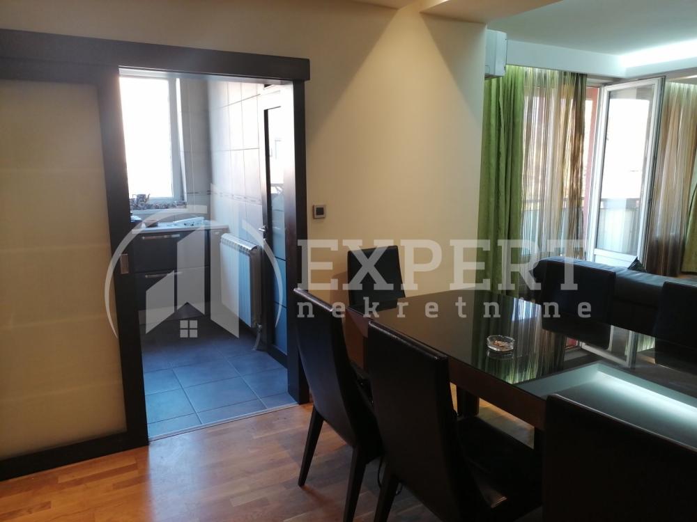 Slika 1 - Milana Rakića, Četvorosoban stan za izdavanje, 150m2, 900€